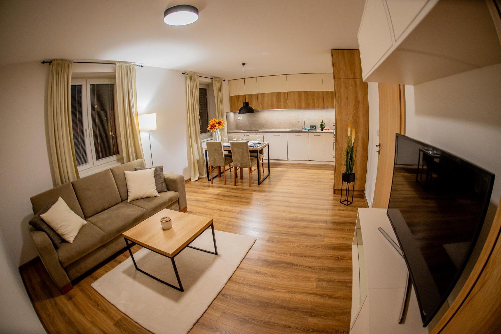 Old Town City Center Apartment 1 - Private Parking Included Кошице Екстериор снимка